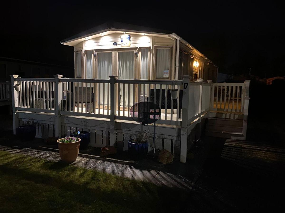 6 Berth Caravan With Decking At Manor Park In Hunstanton Ref 23017H Eksteriør bilde