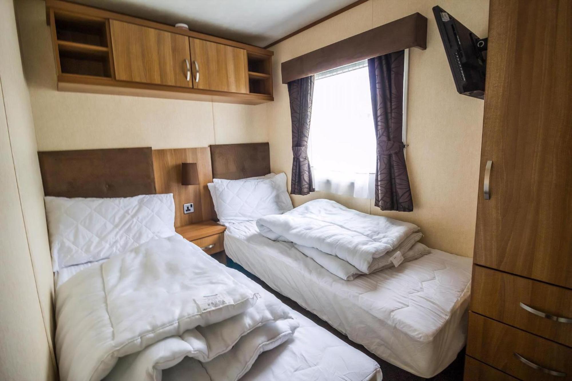 6 Berth Caravan With Decking At Manor Park In Hunstanton Ref 23017H Eksteriør bilde