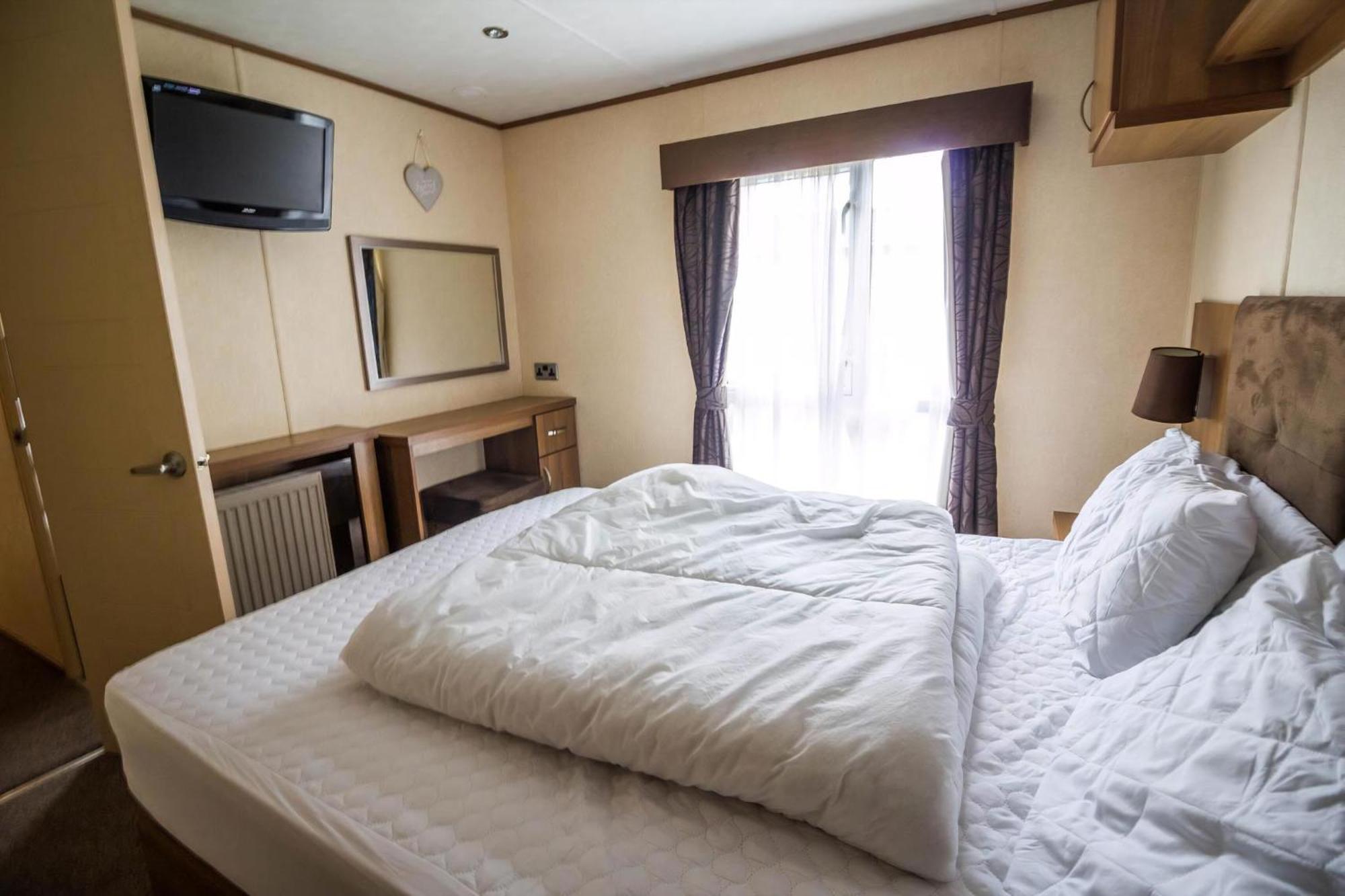 6 Berth Caravan With Decking At Manor Park In Hunstanton Ref 23017H Eksteriør bilde